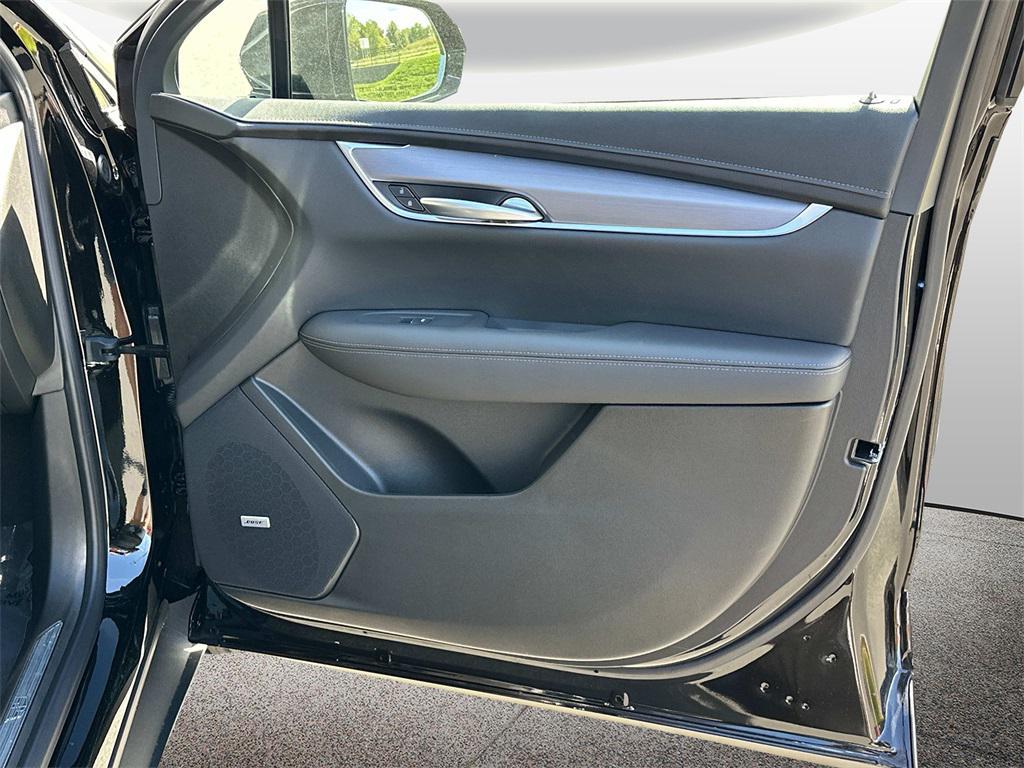 new 2025 Cadillac XT5 car, priced at $48,315