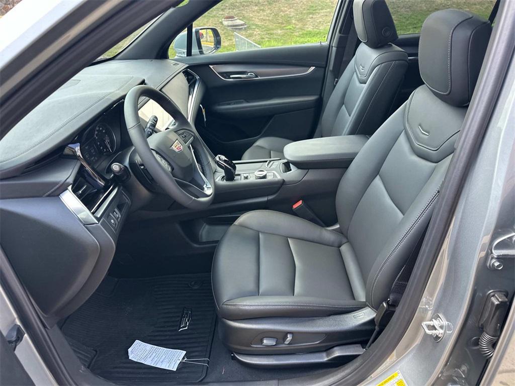 new 2025 Cadillac XT6 car, priced at $53,085