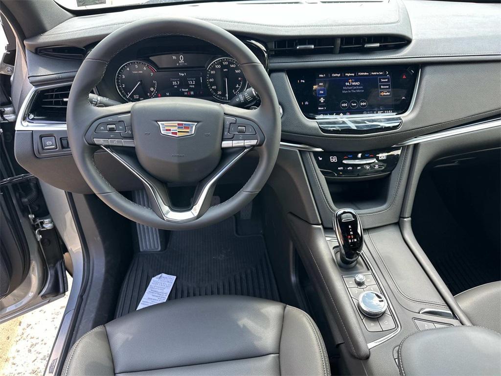 new 2025 Cadillac XT6 car, priced at $53,085