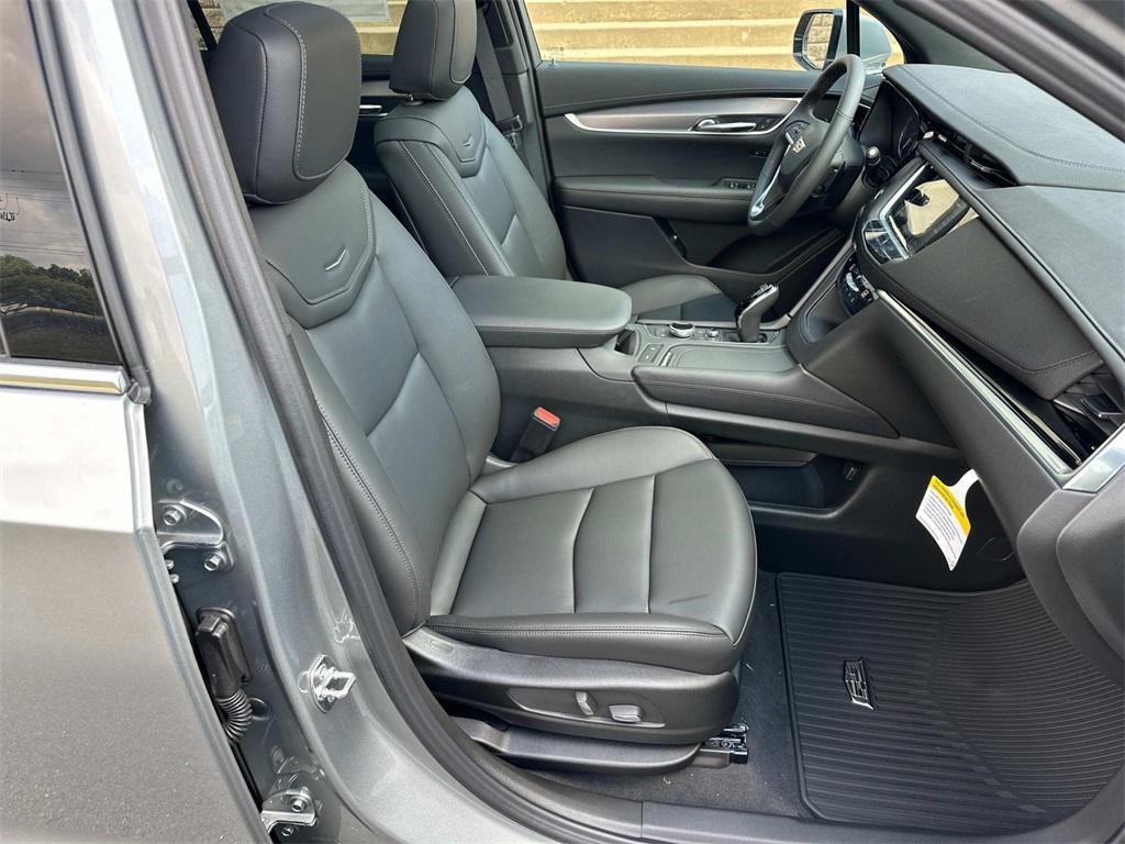 new 2025 Cadillac XT6 car, priced at $53,085