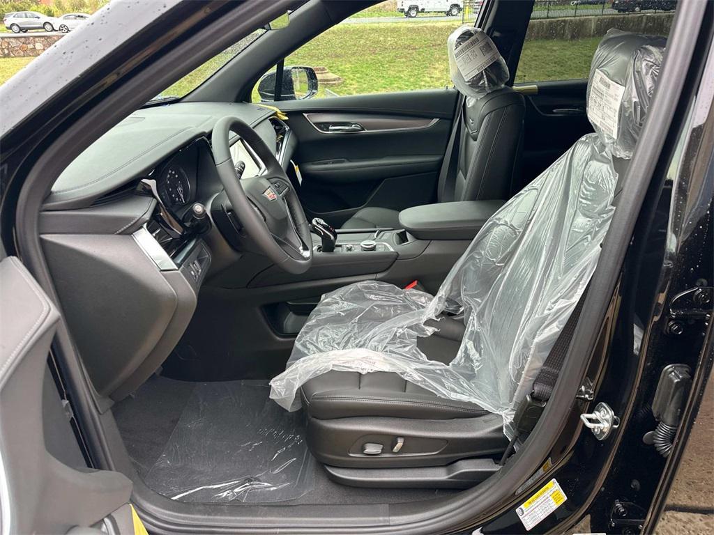 new 2025 Cadillac XT6 car, priced at $53,215