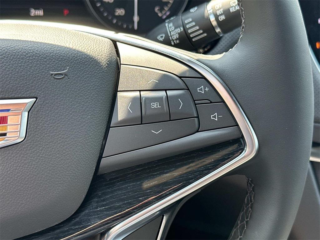 new 2025 Cadillac XT5 car, priced at $58,190