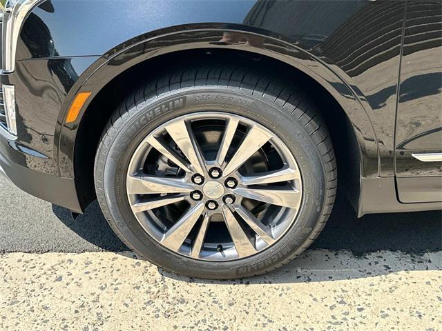 new 2025 Cadillac XT5 car, priced at $58,190