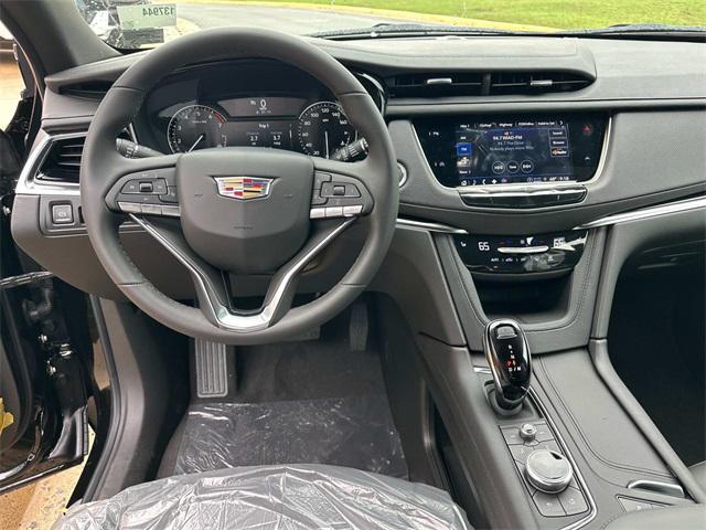 new 2025 Cadillac XT6 car, priced at $53,215