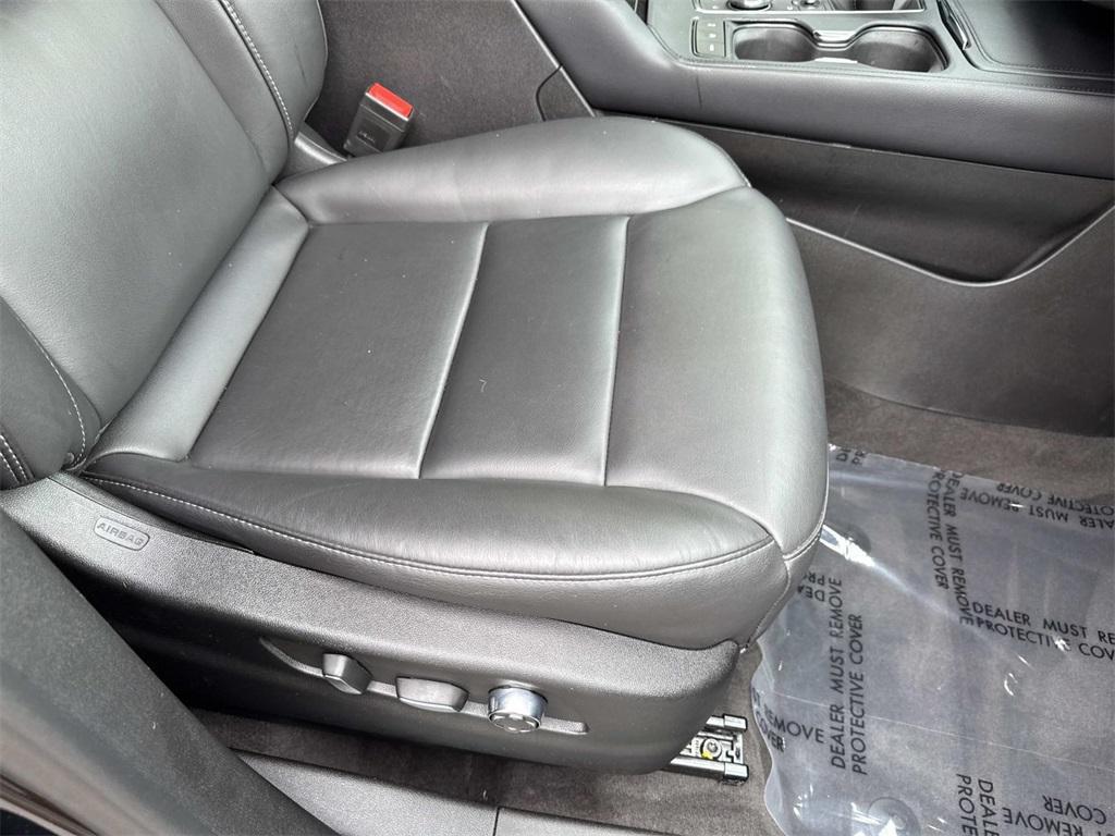 used 2025 Cadillac XT4 car, priced at $35,500