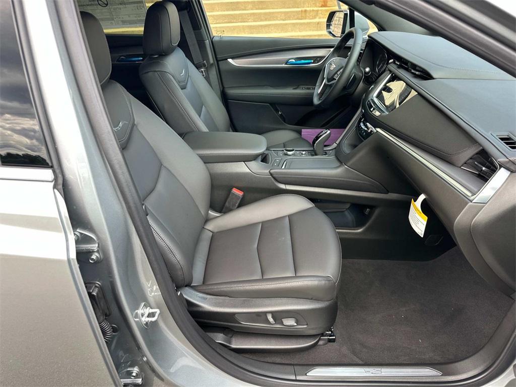 new 2025 Cadillac XT5 car, priced at $47,790