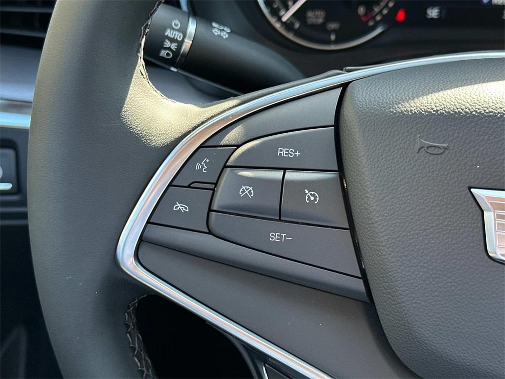 new 2025 Cadillac XT5 car, priced at $47,690