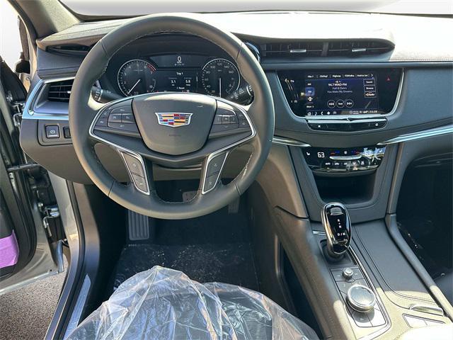 new 2025 Cadillac XT5 car, priced at $47,690