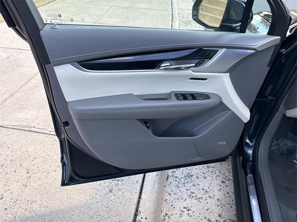 used 2024 Cadillac XT6 car, priced at $47,000