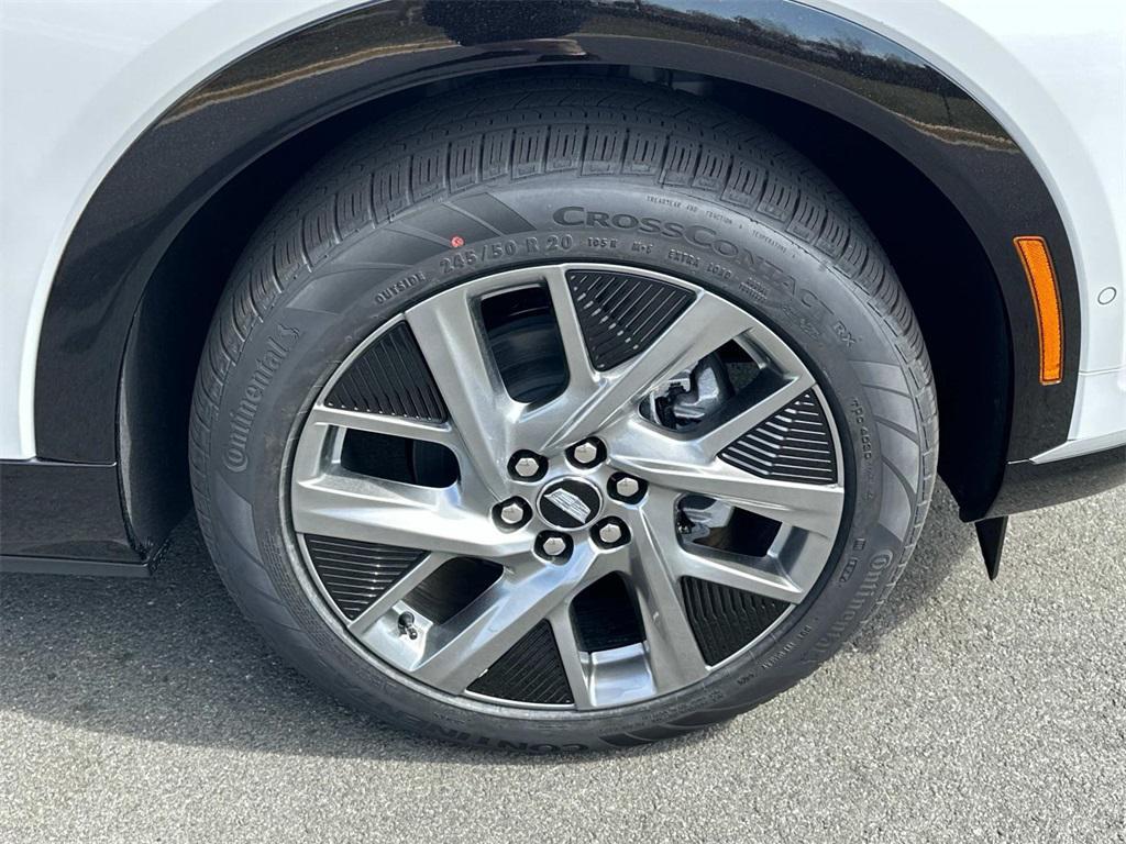 new 2025 Cadillac OPTIQ car, priced at $55,615