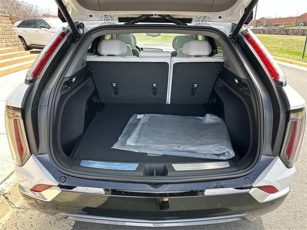 new 2025 Cadillac OPTIQ car, priced at $55,615