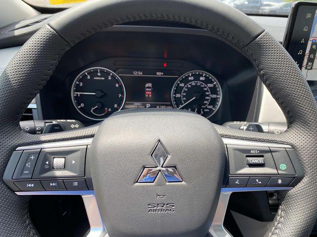 new 2025 Mitsubishi Outlander car, priced at $38,625