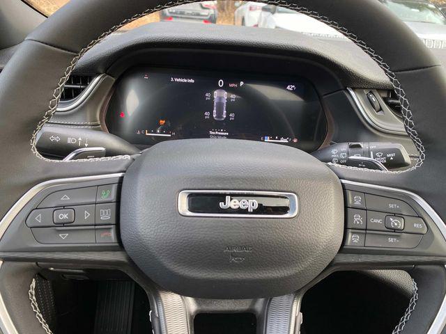 new 2025 Jeep Grand Cherokee car, priced at $43,970