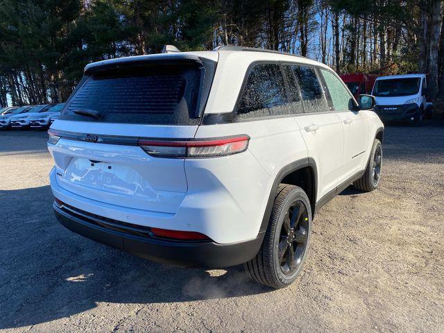 new 2025 Jeep Grand Cherokee car, priced at $47,580