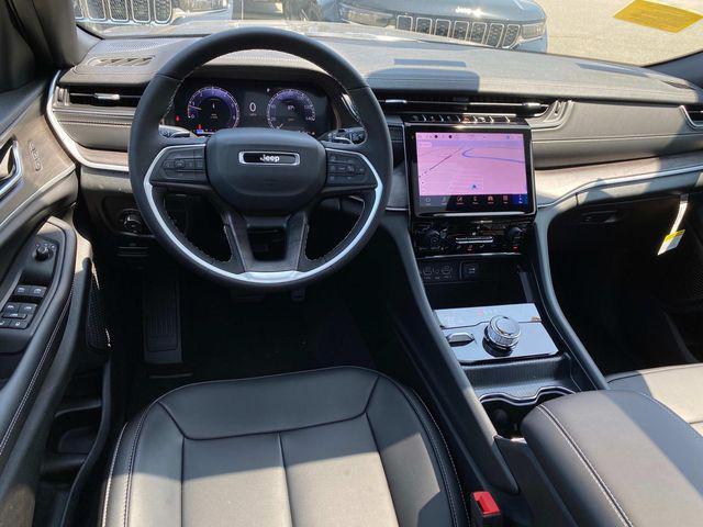 new 2025 Jeep Grand Cherokee car, priced at $47,760