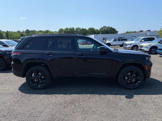 new 2025 Jeep Grand Cherokee car, priced at $46,125