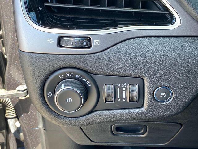 used 2021 Jeep Cherokee car, priced at $25,139