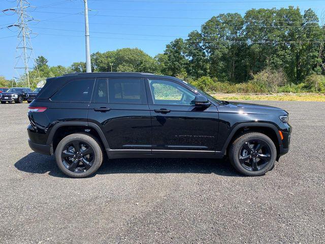 new 2025 Jeep Grand Cherokee car, priced at $46,125