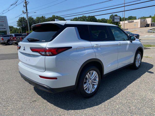 used 2024 Mitsubishi Outlander car, priced at $24,364