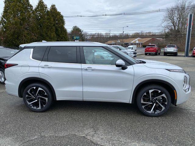 new 2024 Mitsubishi Outlander car, priced at $38,070