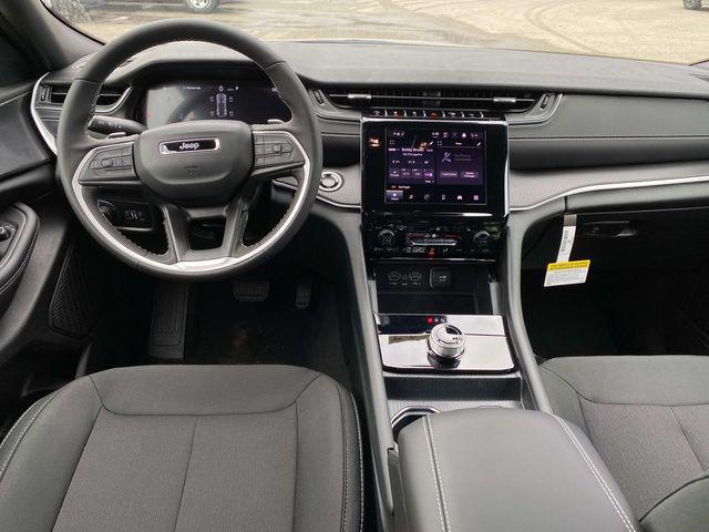 new 2025 Jeep Grand Cherokee car, priced at $43,220