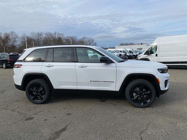 new 2025 Jeep Grand Cherokee car, priced at $47,580