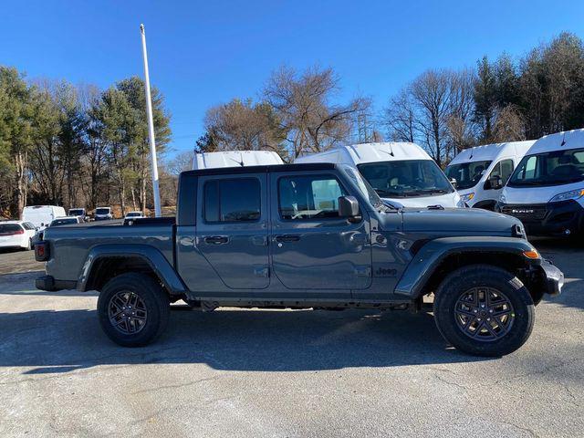 new 2025 Jeep Gladiator car, priced at $48,805