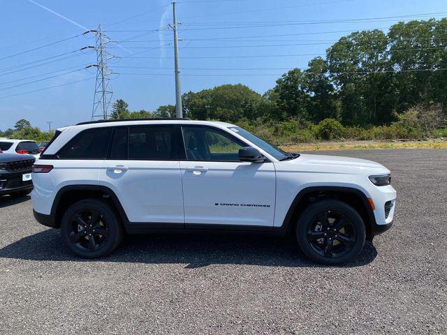new 2025 Jeep Grand Cherokee car, priced at $45,530