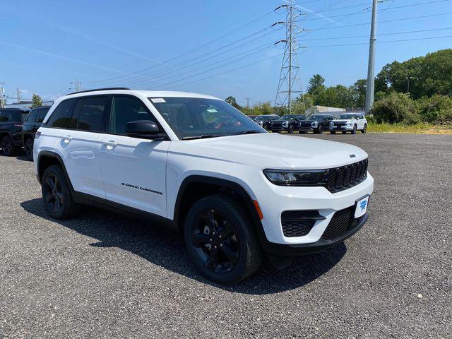 new 2025 Jeep Grand Cherokee car, priced at $45,530