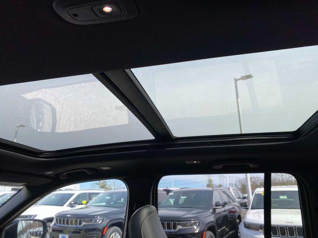 new 2025 Jeep Grand Cherokee car, priced at $47,310