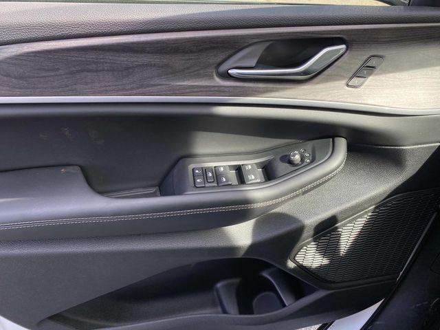 new 2025 Jeep Grand Cherokee car, priced at $46,715