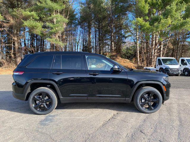 new 2025 Jeep Grand Cherokee car, priced at $48,175