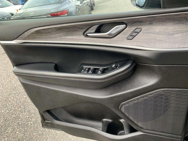 used 2024 Jeep Grand Cherokee car, priced at $33,337