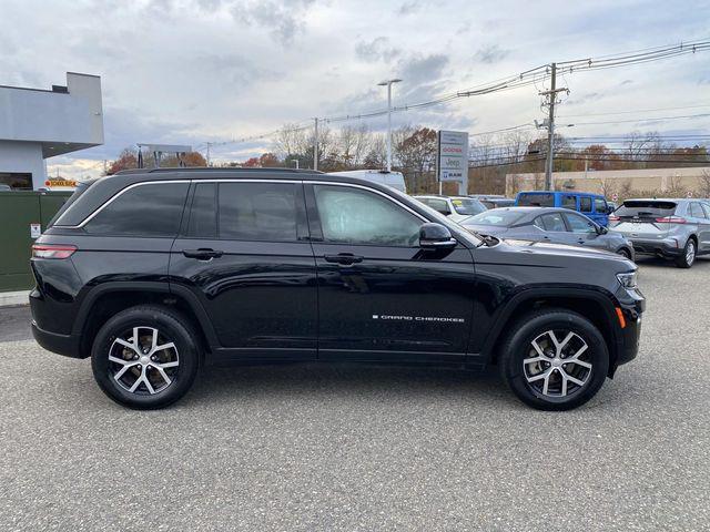 used 2024 Jeep Grand Cherokee car, priced at $33,337