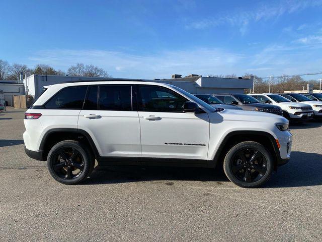 new 2025 Jeep Grand Cherokee car, priced at $47,580