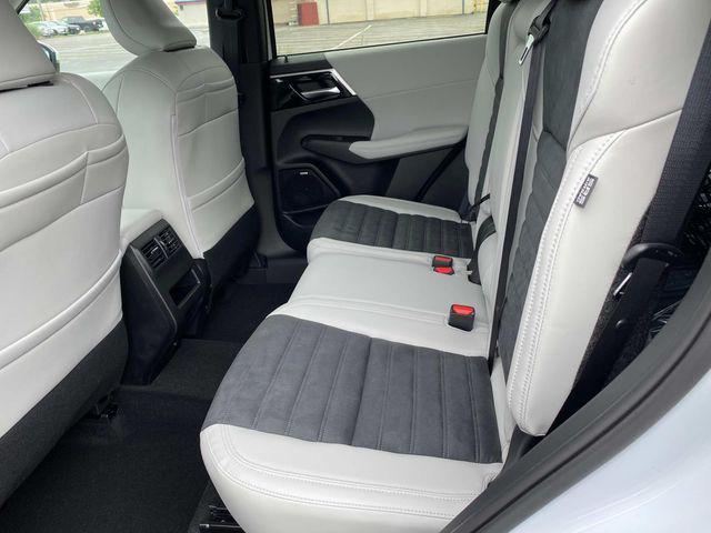 new 2025 Mitsubishi Outlander car, priced at $38,625