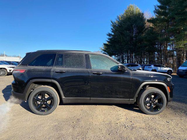 new 2025 Jeep Grand Cherokee car, priced at $48,175