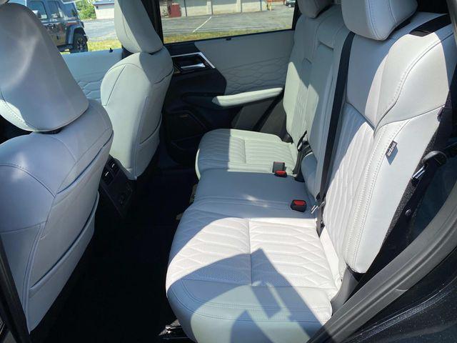 new 2025 Mitsubishi Outlander car, priced at $46,640