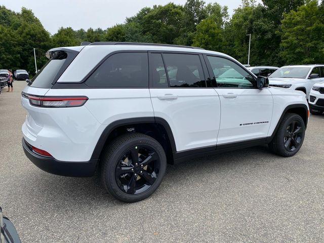new 2025 Jeep Grand Cherokee car, priced at $45,530