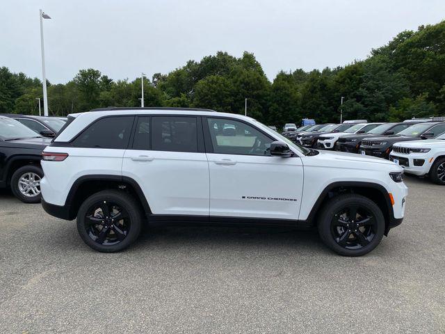 new 2025 Jeep Grand Cherokee car, priced at $45,530