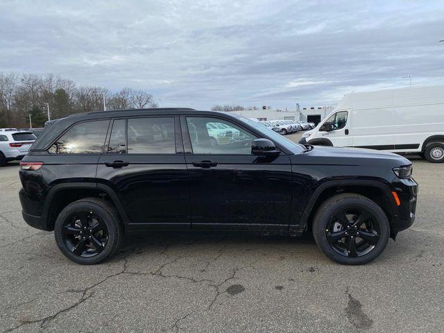 new 2025 Jeep Grand Cherokee car, priced at $48,175