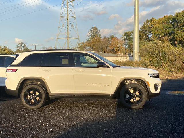 new 2025 Jeep Grand Cherokee car, priced at $49,890
