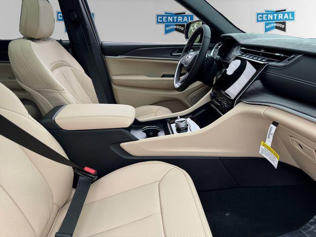 new 2025 Jeep Grand Cherokee car, priced at $46,657