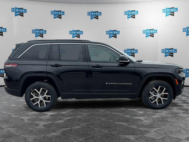 new 2025 Jeep Grand Cherokee car, priced at $46,657