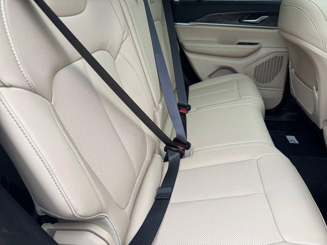 new 2025 Jeep Grand Cherokee car, priced at $46,657