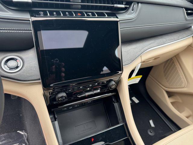 new 2025 Jeep Grand Cherokee car, priced at $46,657