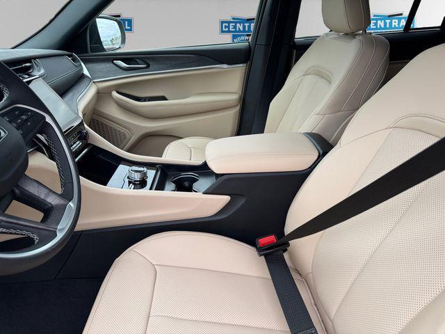 new 2025 Jeep Grand Cherokee car, priced at $46,657