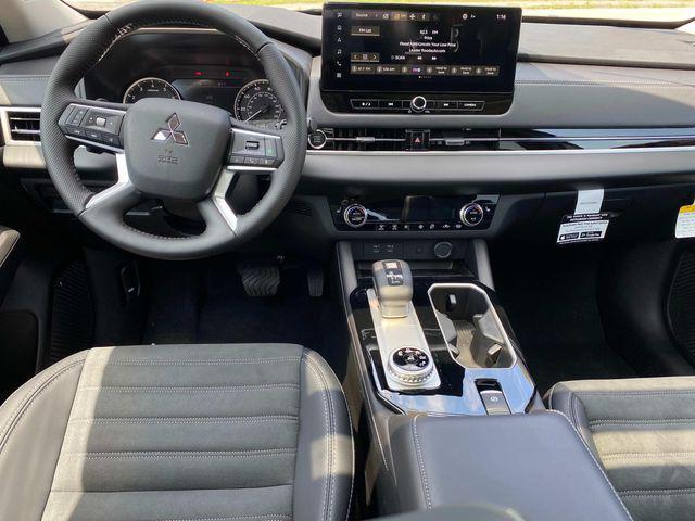 new 2025 Mitsubishi Outlander car, priced at $44,060