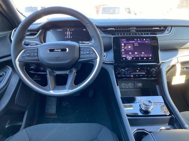 new 2025 Jeep Grand Cherokee car, priced at $43,220