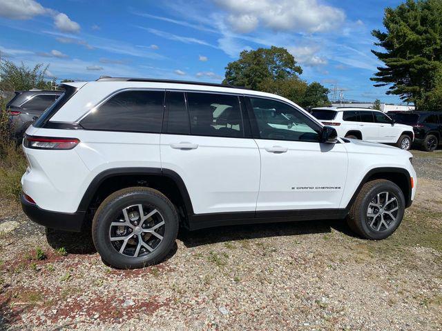 new 2025 Jeep Grand Cherokee car, priced at $49,215